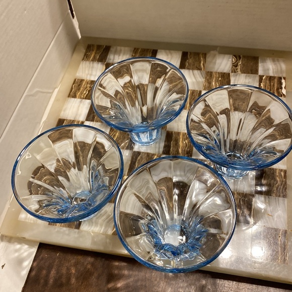 Vintage Blue Glass(s) Ice Cream Desert Bowl Dish Vase 3.5 in tall x 4.75 in wide - Picture 2 of 8